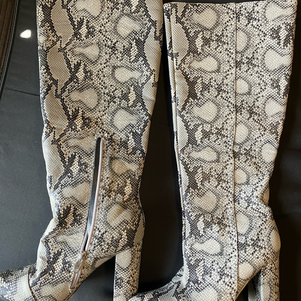 Snakeskin Pattern Knee-High Boots - Picture 3 of 4